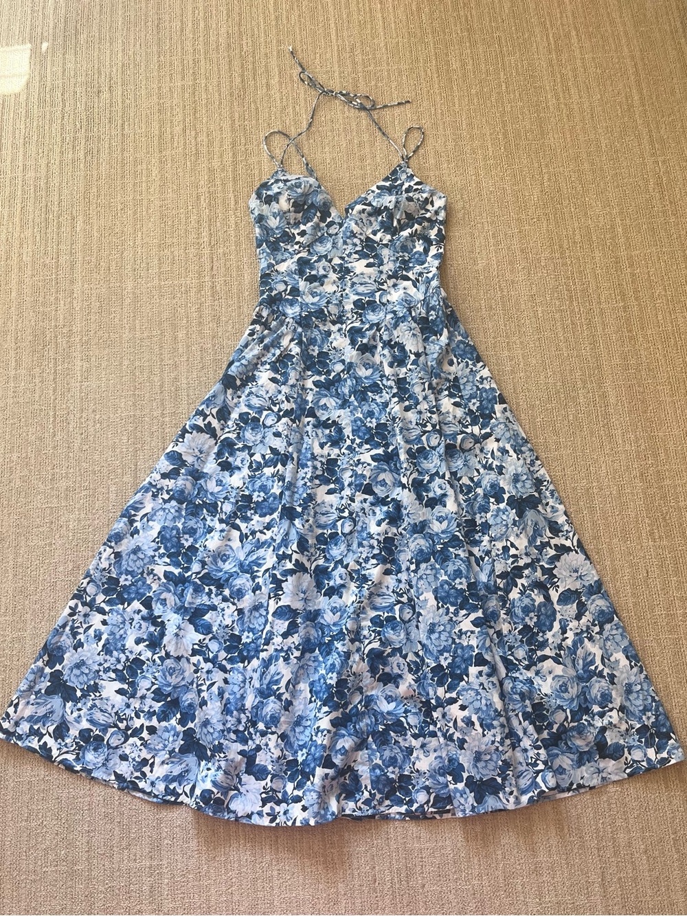 Abercrombie and Fitch medium blue and white tea length wedding guest dress - Picture 2 of 7